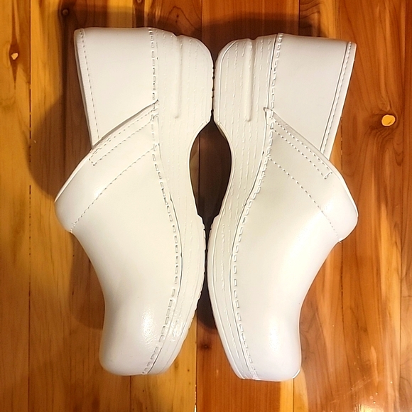 Dansko Professional White (Nurse) Shoes - Picture 3 of 6